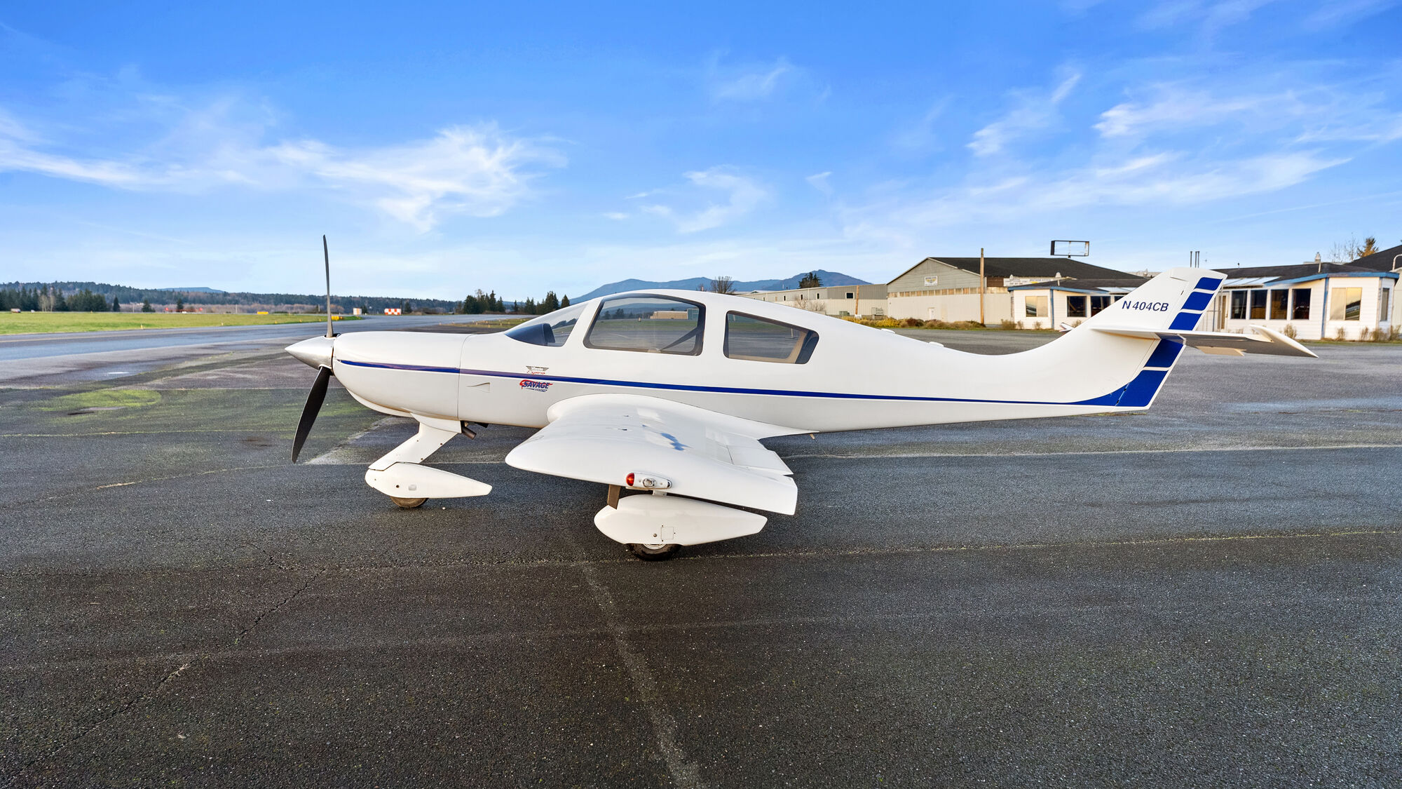 Sleek experimental aircraft N404CB